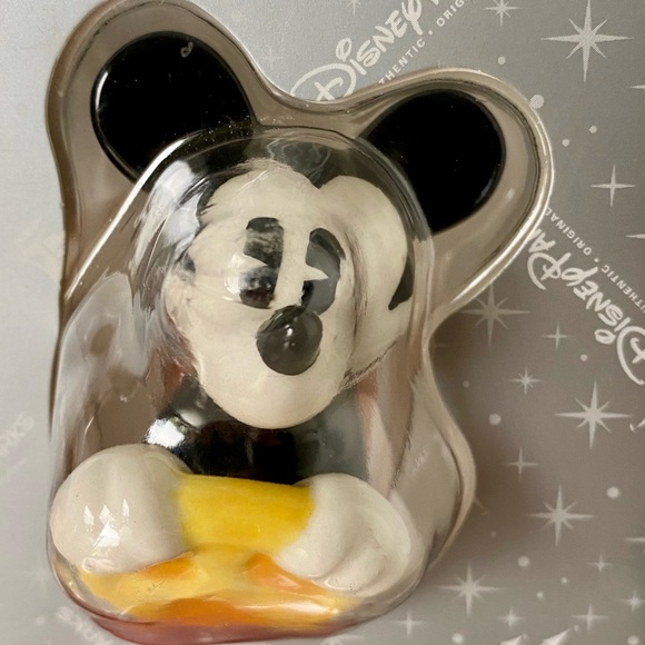 NEW Mickey & Minnie Mouse In Red Car Disney Parks Salt & Pepper Shakers Magnetic - Picture 2 of 11